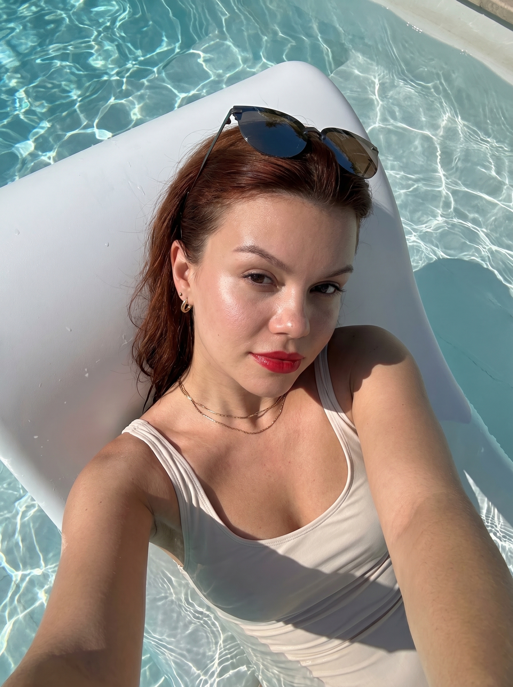 Нейрофотосессия: luxury resort photography у бассейна